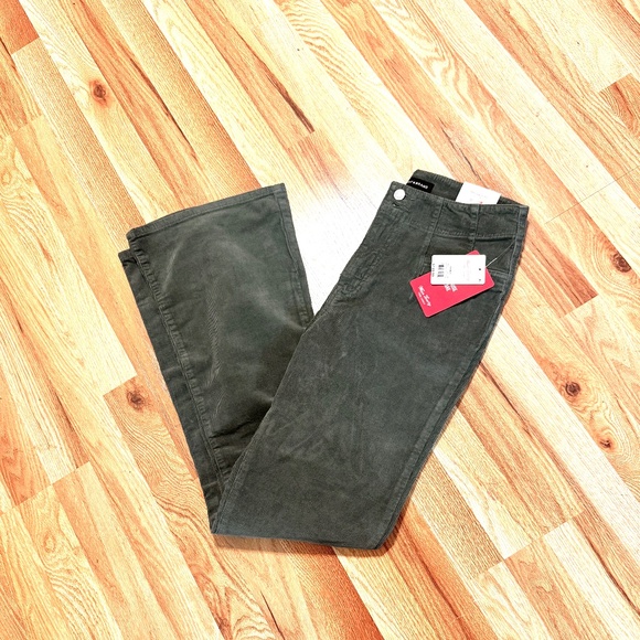 NWT Lucky Brand Stevie high-rise flare corduroy, fairytale green size 10/30 - Picture 1 of 10